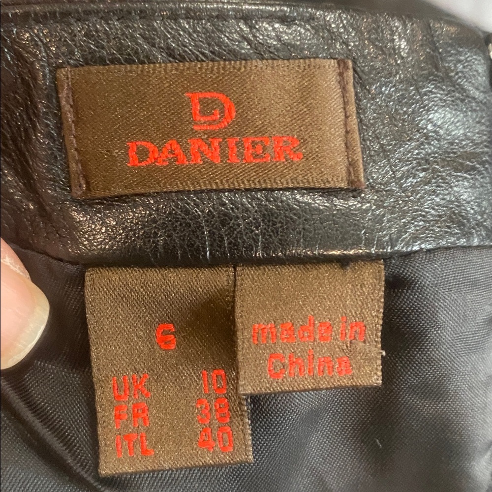 Danier Black Leather Pencil Skirt Side Slit Size 6 Knee Length - Picture 14 of 16